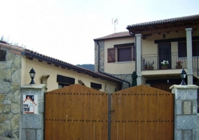 Acceso a la casa con escaleras