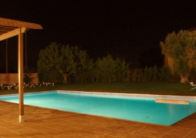 Piscina por la noche