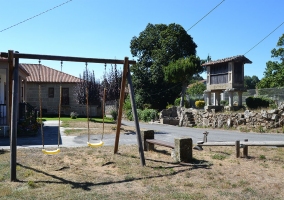 Terraza amueblada y con sombrilla