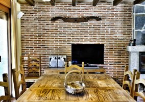 Salón con televisión