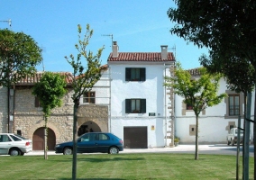 Fachada casa rural navarra