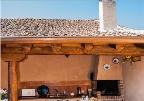 Vista del porche y barbacoa