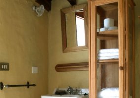 Aseo del alojamiento con detalles de las toallas