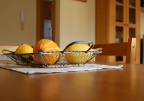 Cocina con muebles de madera