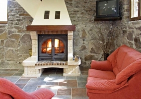 Salón con chimenea