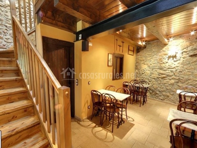 Masia cal sams en olopte (girona) Escaleras en comedor