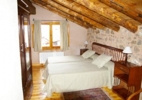 Dormitorio con camas individuales