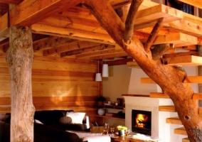 Sala de estar con chimenea