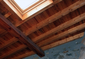 Detalle del techo en madera