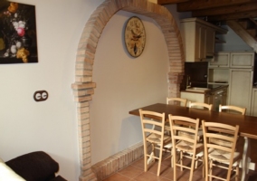 Chimenea en el salón-comedor