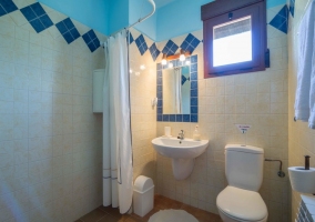 Cuarto de baño de dormitorio de matrimonio