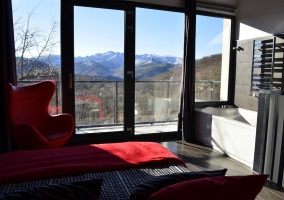 Dormitorio con vistas