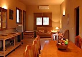 Cocina y comedor delante