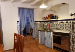 Cocina de la casa con azulejos estampados