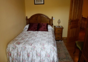 Habitación con cama de matrimonio