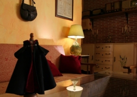 Sofa del salon y mesilla