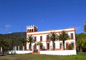 Fachada del cortijo