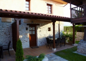 Sala de estar con cocina y chimenea