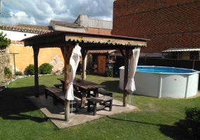 Exteriores con piscina