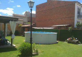 Acceso a la casa desde el jardín