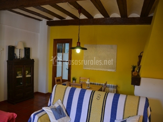Casa la acacia en frias de albarracin (teruel)