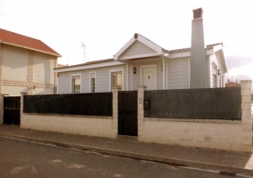 Fachada de la casa rural