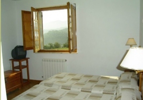 Dormitorio con camas individuales
