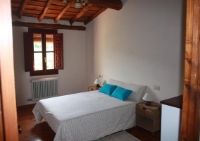 Sala de estar con mesa