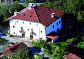 Fachada de la casa vista desde arriba