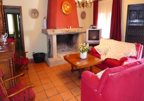Salón con chimenea