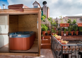 Patio amueblado con barbacoa