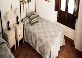 Habitación con cama de matrimonio