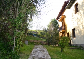 Vista del patio y del edificio