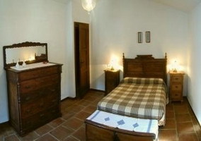 Dormitorio con camas individuales