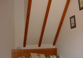 Habitación con cama de matrimonio