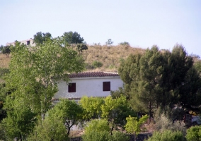 aseo desde el exterior con puerta de madera