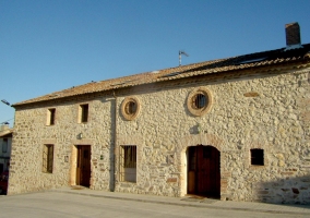 Vista de la fachada de los alojamientos