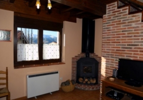 Sala de estar con chimenea