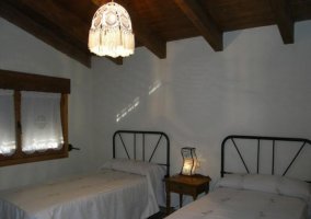 Habitación doble con ventana