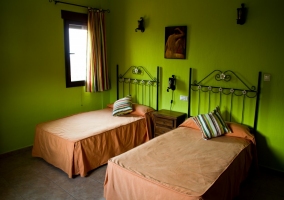 Habitación con cama de matrimonio