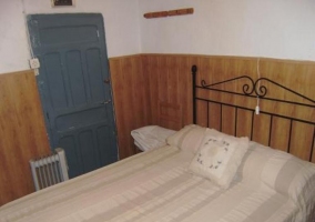 Dormitorio con cama supletoria