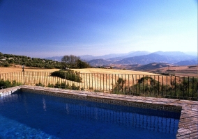 Piscina con preciosas vistas