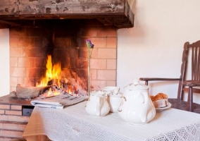 Cocina con chimenea