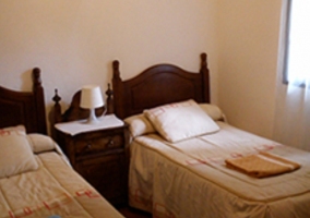 Habitación con cama de matrimonio