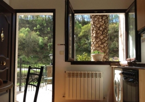 Vista de sala de estar desde dormitorio