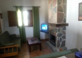 Salón con chimenea