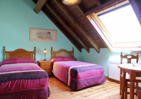 Sala de estar con televisión