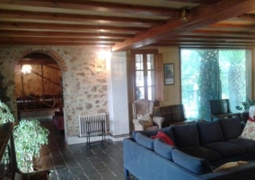 Sala de estar con sofás