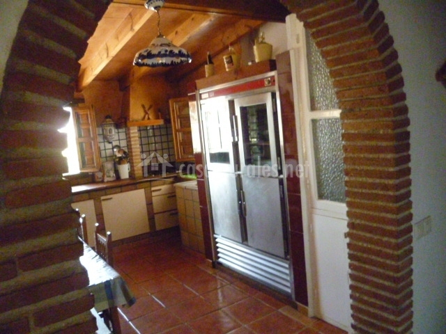 Cortijo la granja en sayalonga (málaga) Cocinas de arco