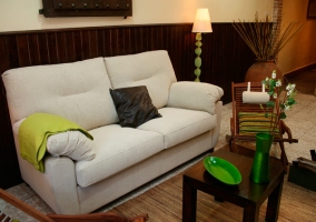 Sala de estar con sofás